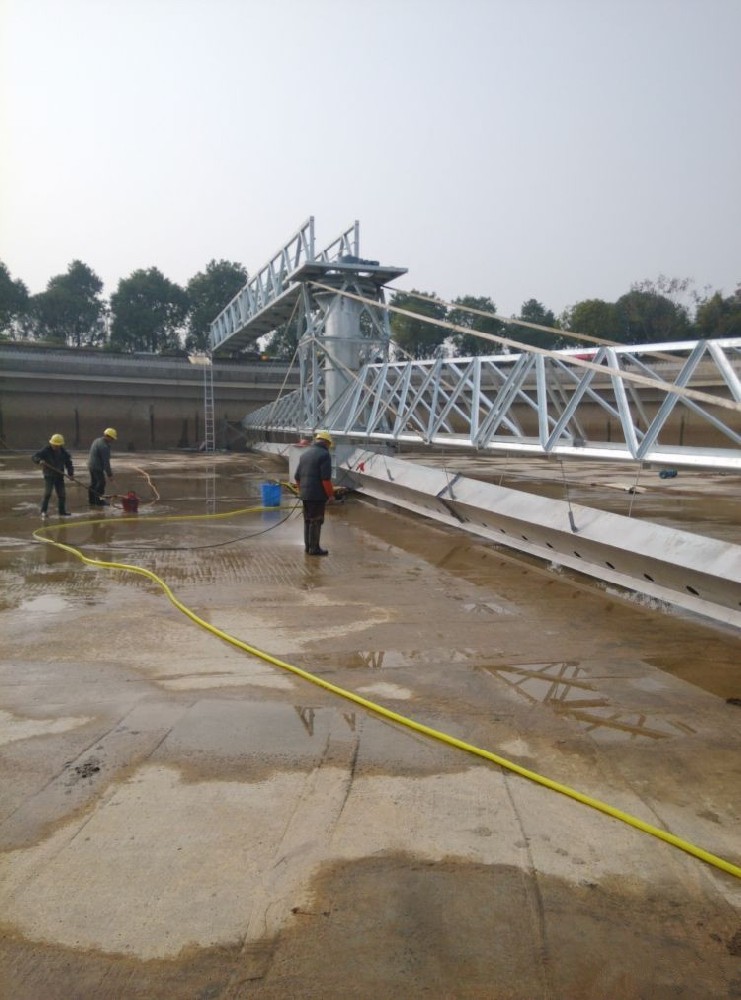 中心傳動(dòng)刮吸泥機(jī)