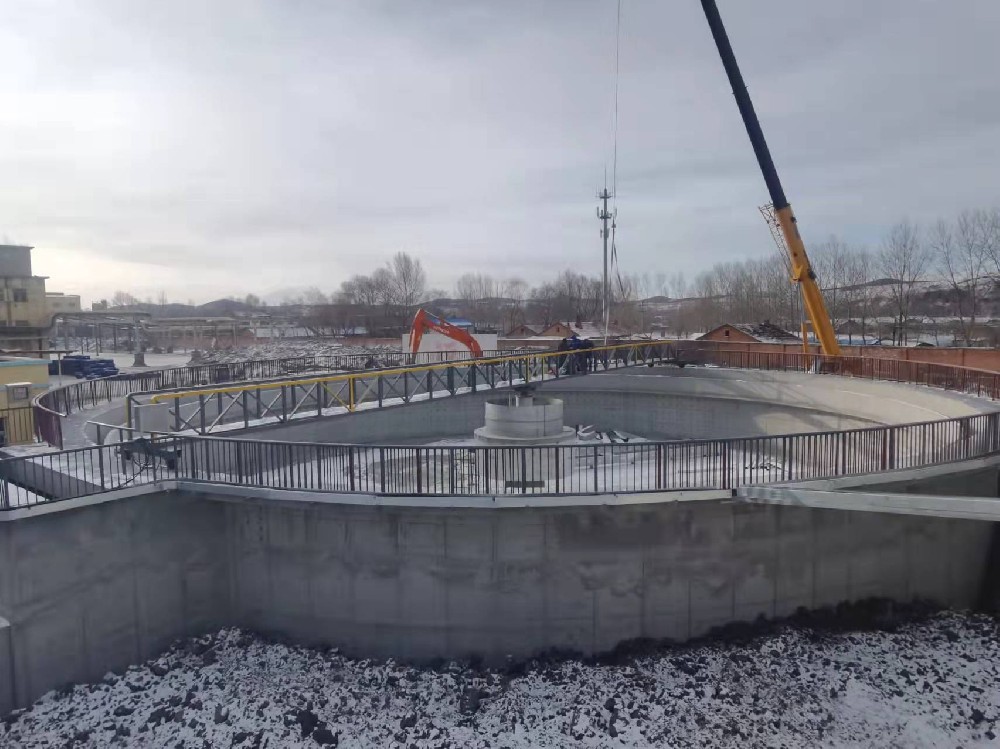 中心傳動(dòng)刮吸泥機(jī)