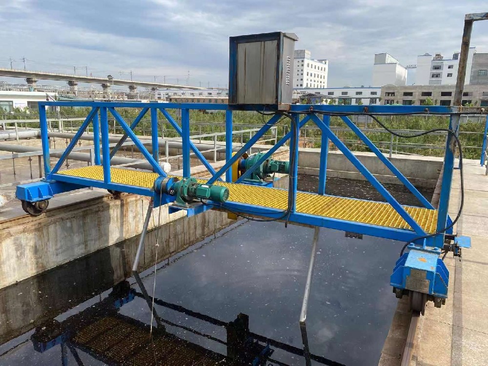 桁車式刮吸泥機(jī)