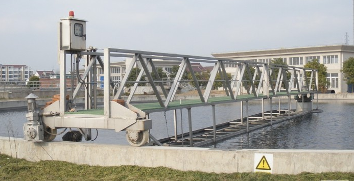 周邊傳動(dòng)刮吸泥機(jī)